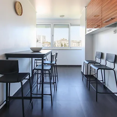 Olivais Balcony By Homing شقة